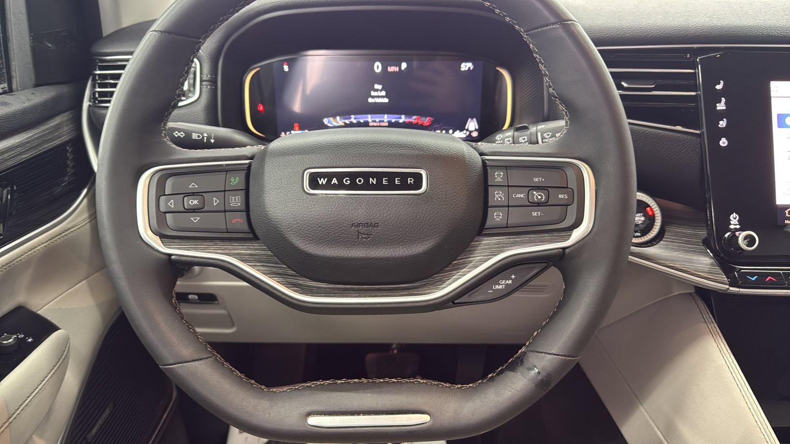Used 2024 Jeep Wagoneer L Series II RWD image 14