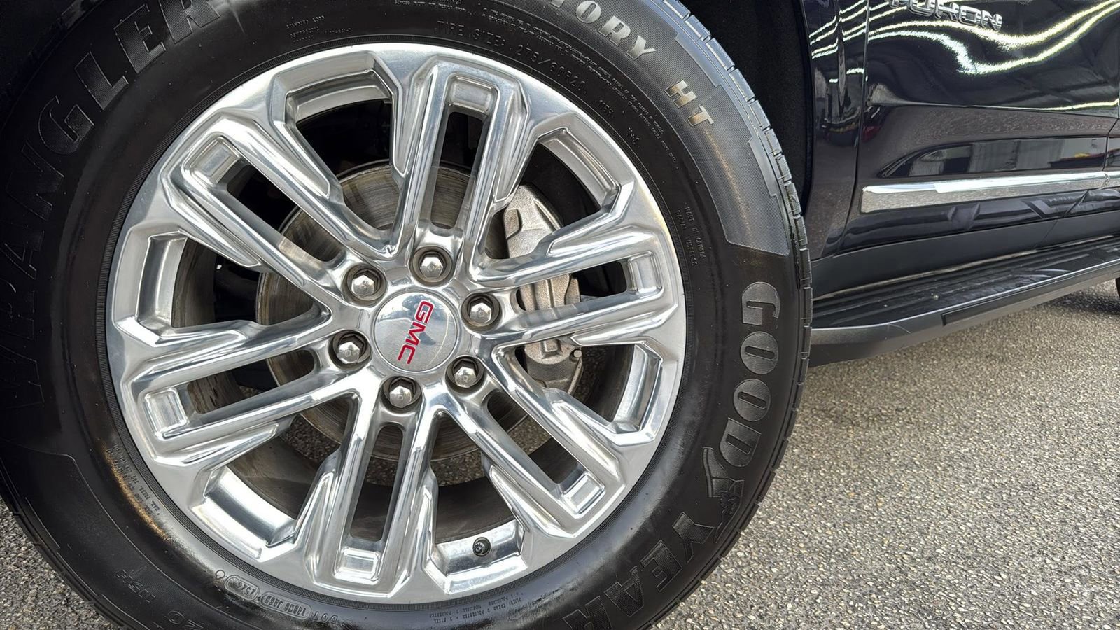 Used 2022 GMC Yukon XL SLT w/ SLT Luxury Package image 8