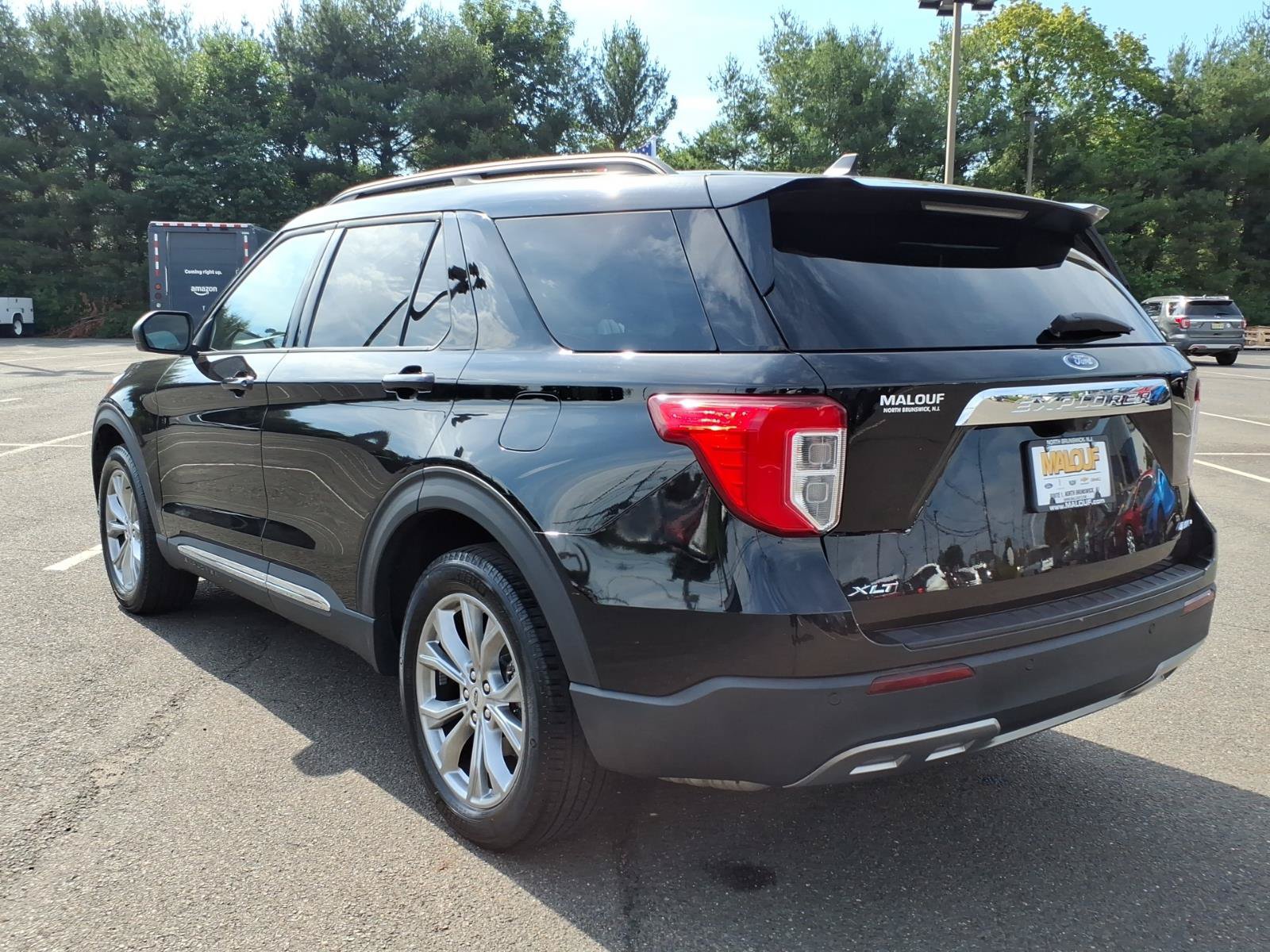 Certified 2023 Ford Explorer XLT w/ Equipment Group 202A AWD/4WD image 4