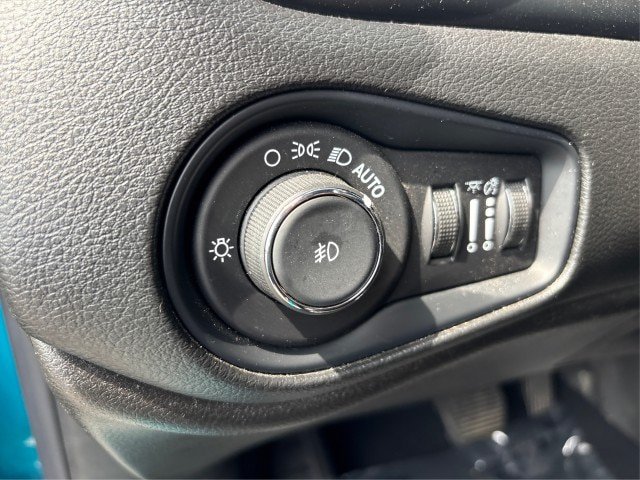 Used 2021 Jeep Renegade Latitude w/ Convenience Group AWD/4WD image 16