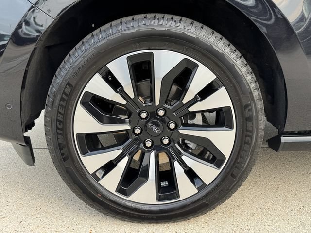 Certified 2025 Ford Expedition Platinum w/ Driver's Package AWD/4WD image 13