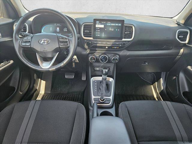 Used 2023 Hyundai Venue SEL FWD image 16