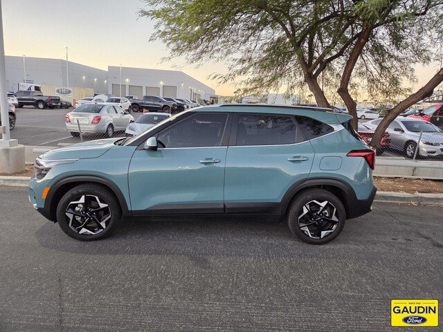 Used 2024 Kia Seltos EX FWD image 2