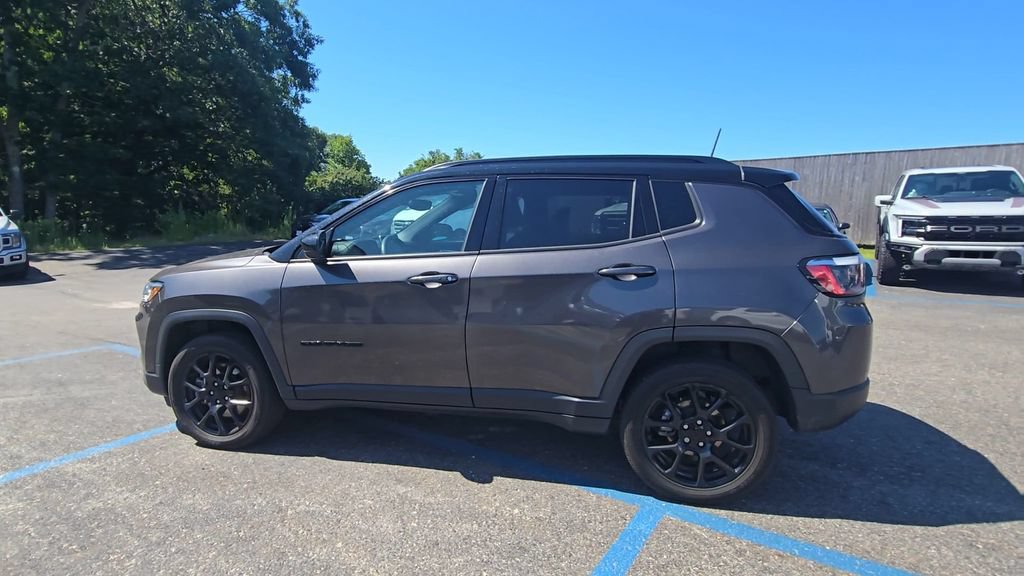 Used 2023 Jeep Compass Latitude AWD/4WD image 16
