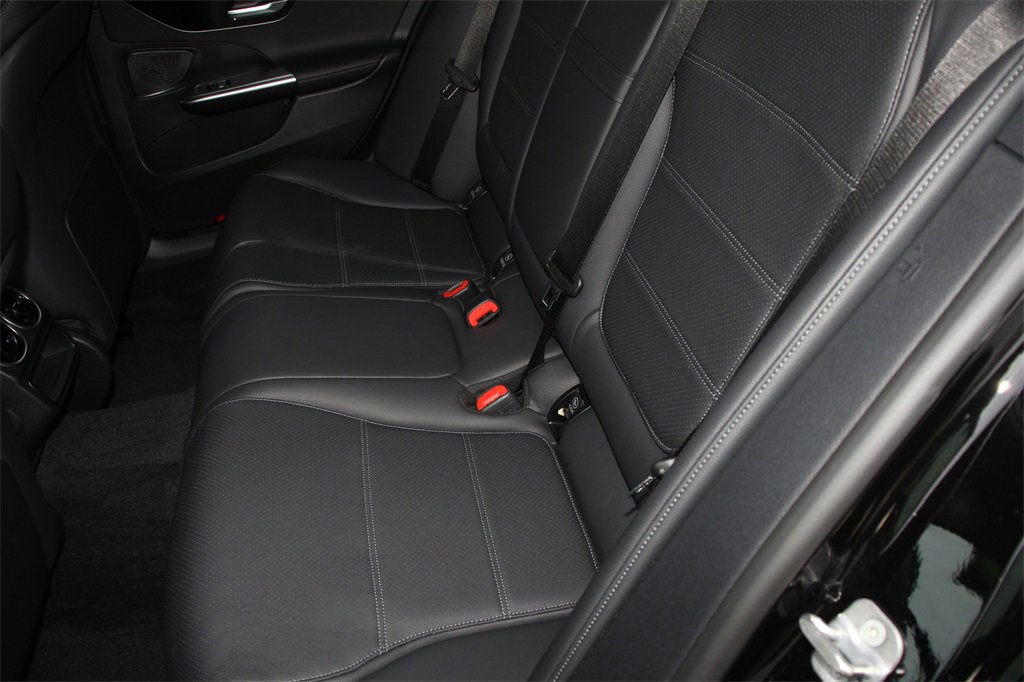 Used 2024 Mercedes-Benz C 300 Sedan image 21