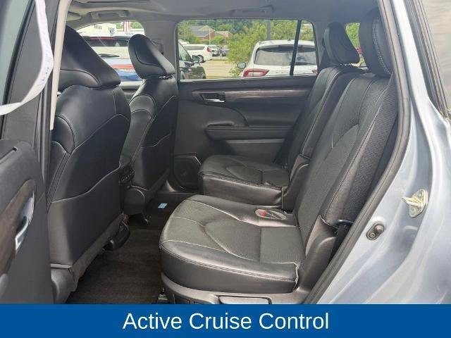 Used 2023 Toyota Highlander Limited AWD/4WD image 19