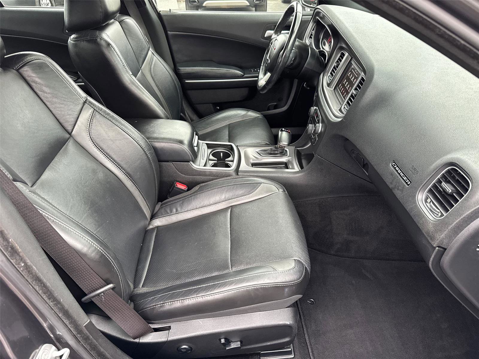 Used 2019 Dodge Charger SXT w/ Leather Interior Group image 16