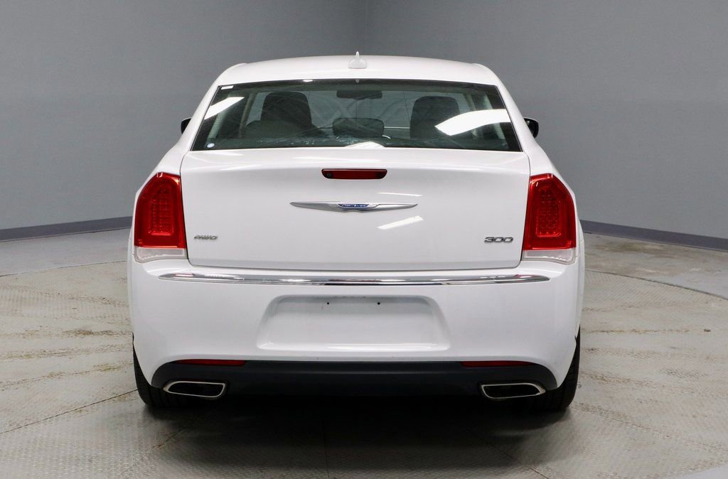 Used 2022 Chrysler 300 Touring image 4