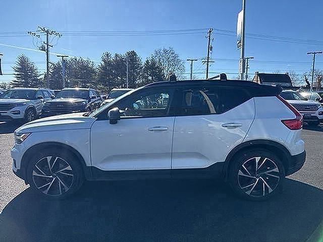 Used 2022 Volvo XC40 T5 R-Design w/ Advanced Package image 9