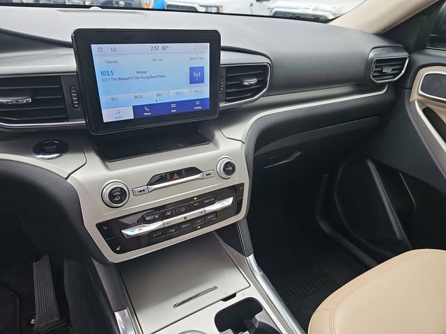 Certified 2022 Ford Explorer XLT w/ Equipment Group 202A RWD image 17
