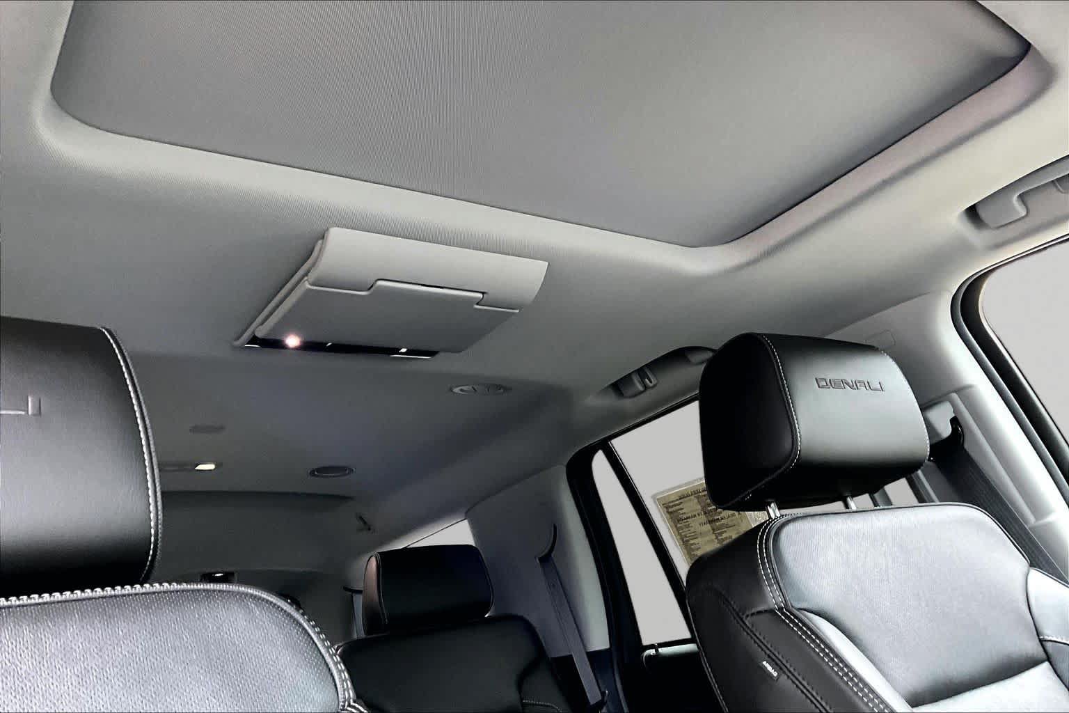 Used 2019 GMC Yukon Denali w/ Denali Ultimate Package AWD/4WD image 14