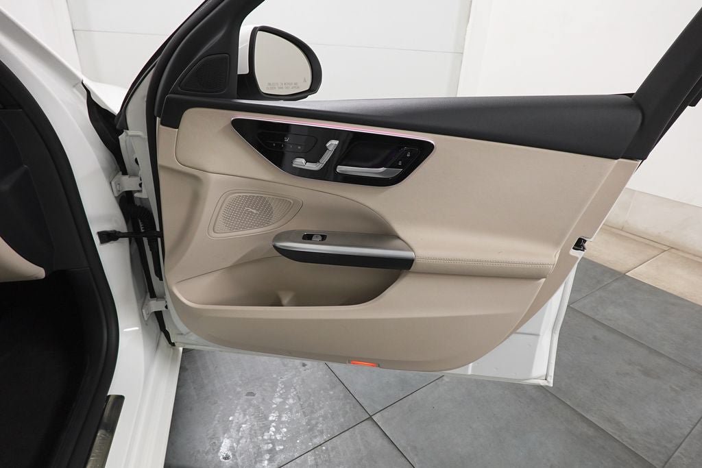 Used 2025 Mercedes-Benz C 300 4MATIC Sedan image 32