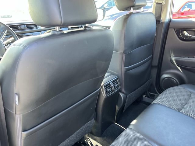 Used 2022 Nissan Rogue Sport SV w/ Technology Package image 18