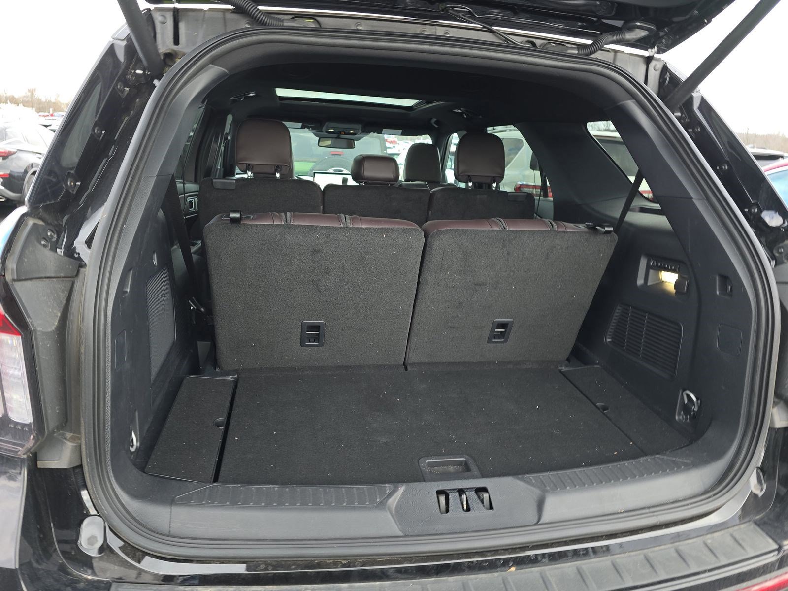 Certified 2025 Ford Explorer Platinum image 23