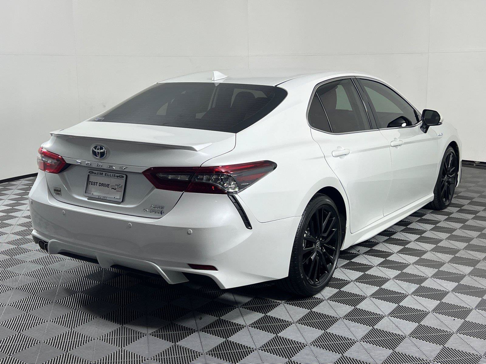 Used 2021 Toyota Camry XSE FWD image 6