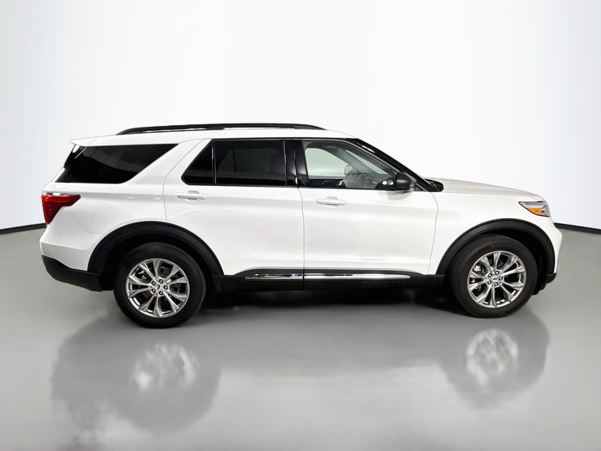 Certified 2023 Ford Explorer XLT w/ Equipment Group 202A AWD/4WD image 8