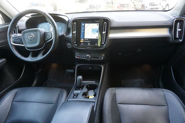 Used 2021 Volvo XC40 T4 Momentum w/ Protection Package Premier FWD image 6