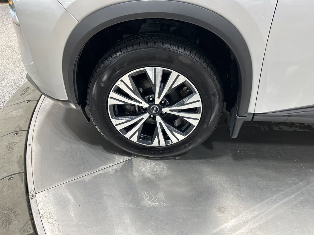 Used 2023 Nissan Rogue SV image 31