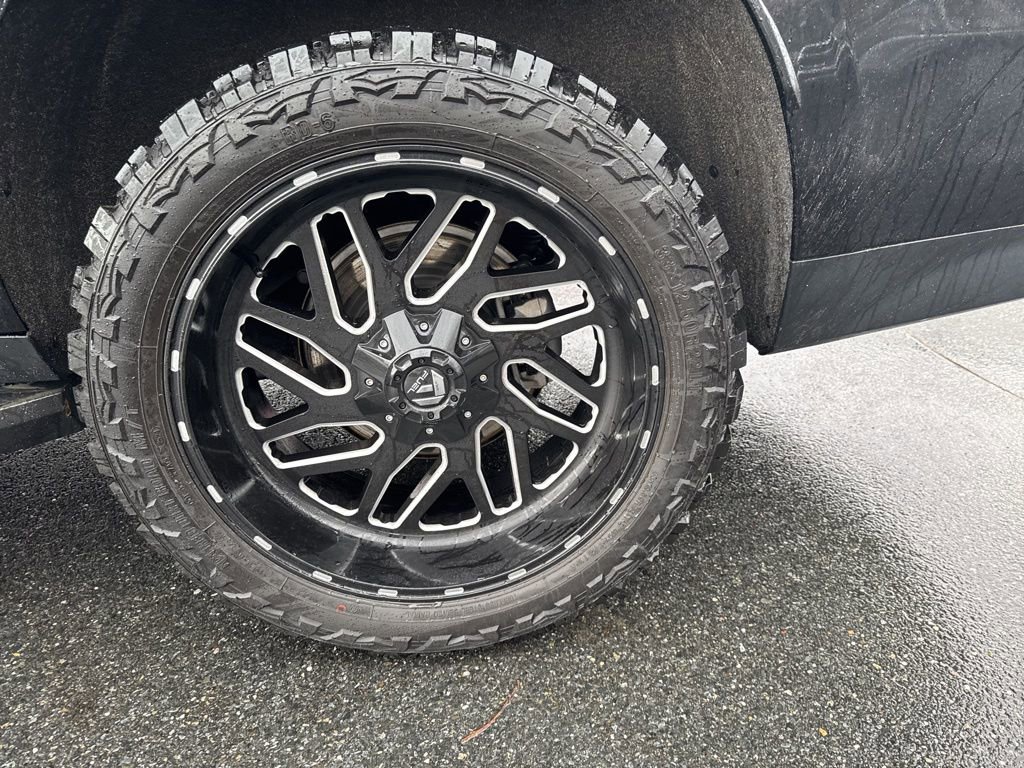 Used 2022 Chevrolet Suburban RST w/ Luxury Package image 9