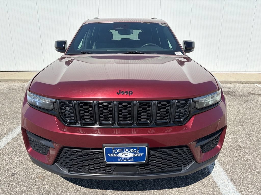 Used 2024 Jeep Grand Cherokee Altitude AWD/4WD image 11