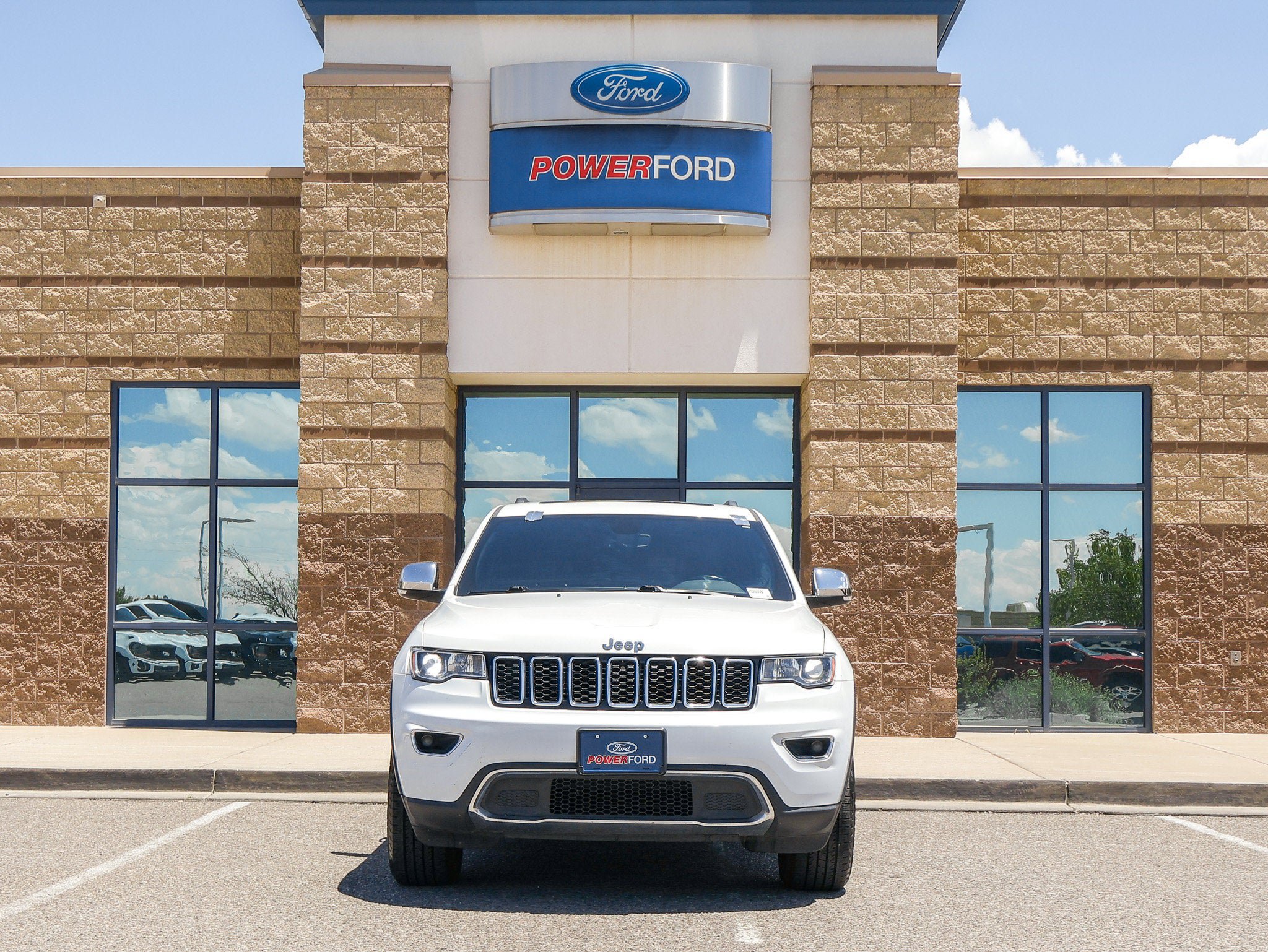 Used 2022 Jeep Grand Cherokee Limited AWD/4WD image 3