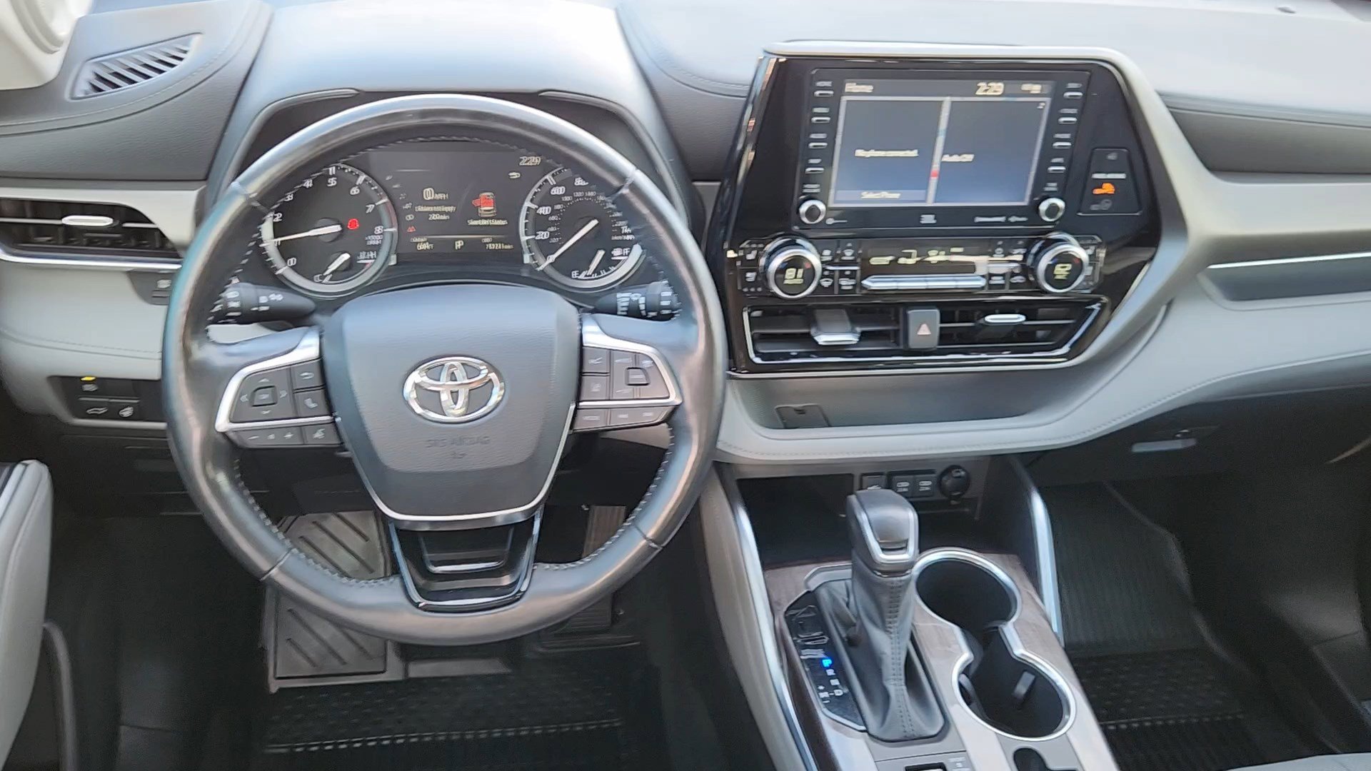 Used 2021 Toyota Highlander Limited image 15