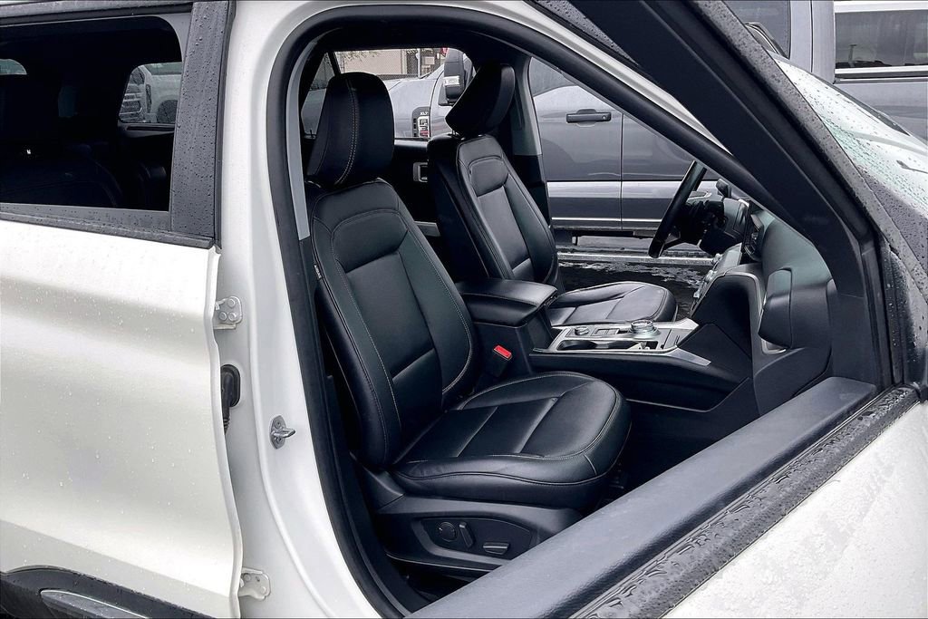 Certified 2020 Ford Explorer XLT w/ Equipment Group 202A image 6