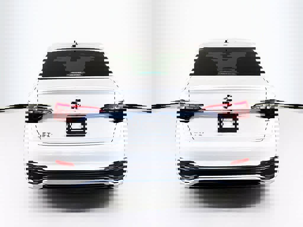 Used 2022 Volkswagen Jetta Sport image 4