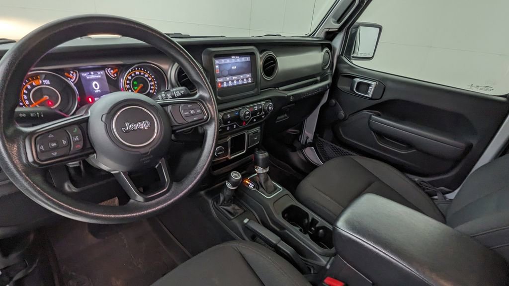 Used 2023 Jeep Wrangler Willys AWD/4WD image 3