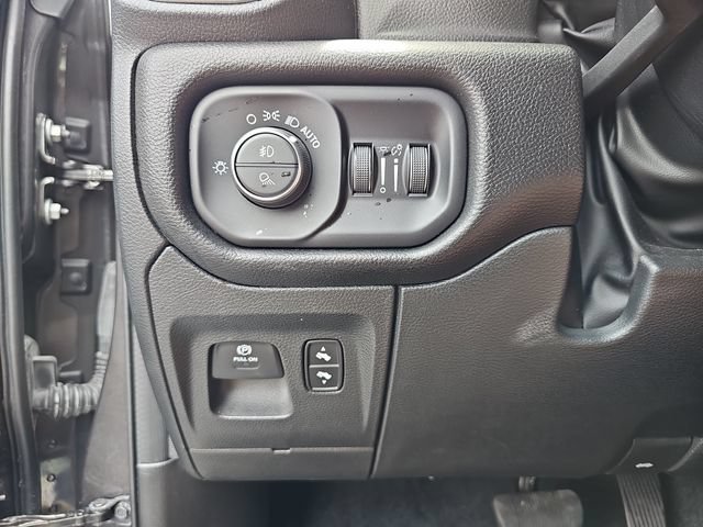 Used 2023 RAM 1500 Laramie RWD image 32