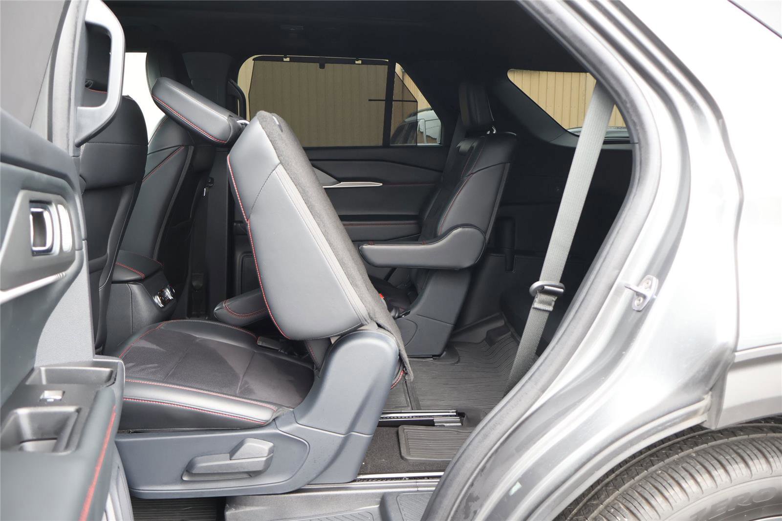 Certified 2025 Ford Explorer ST image 32