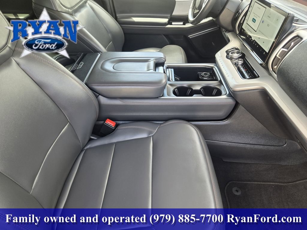 Certified 2025 Ford Expedition Active AWD/4WD image 10