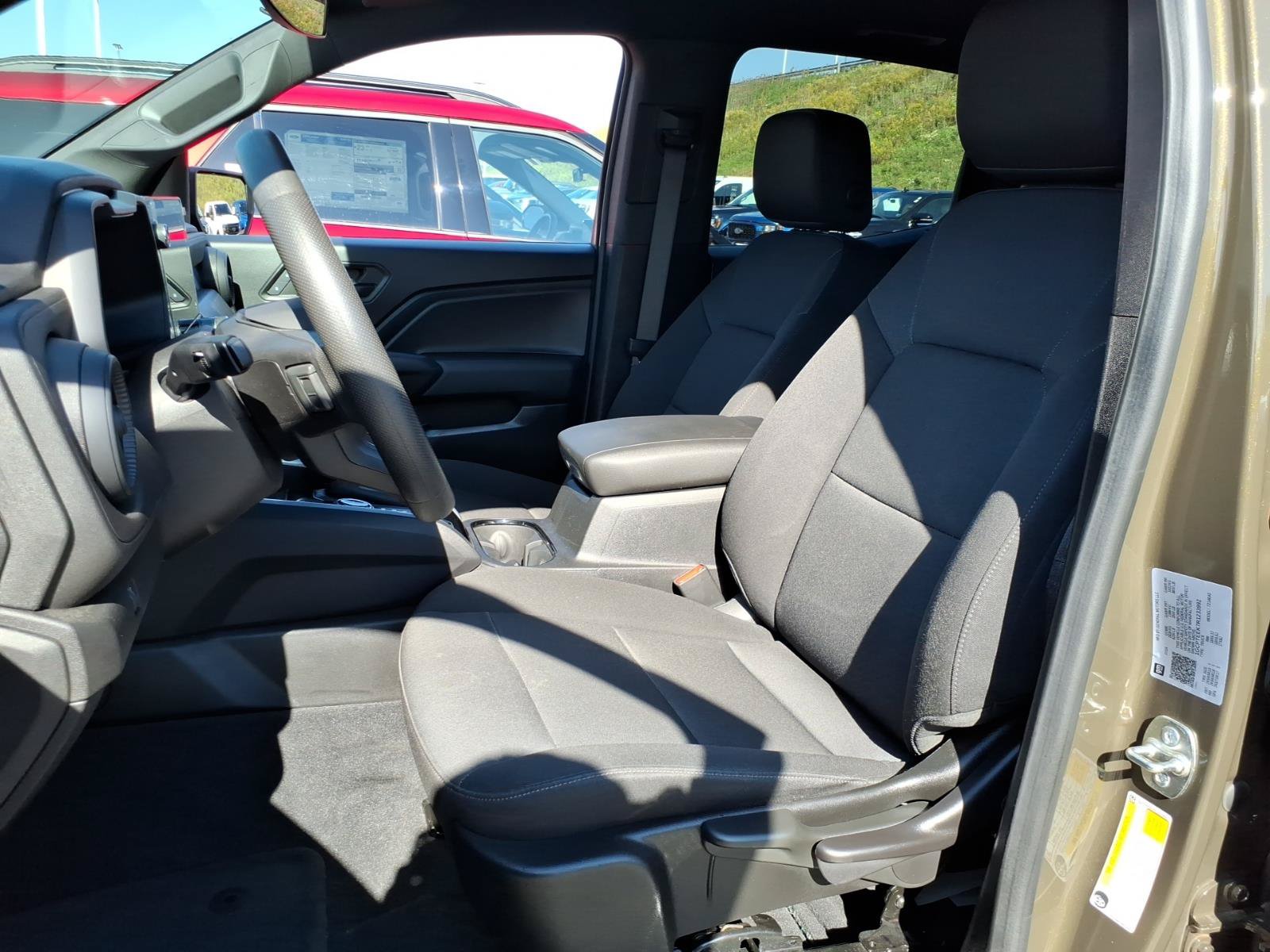 Used 2024 Chevrolet Colorado Trail Boss w/ Advanced Trailering Package AWD/4WD image 8