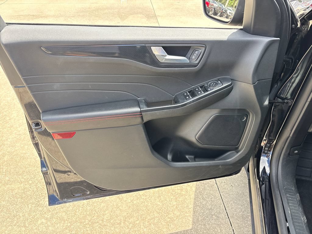 Certified 2025 Ford Escape ST-Line FWD image 16