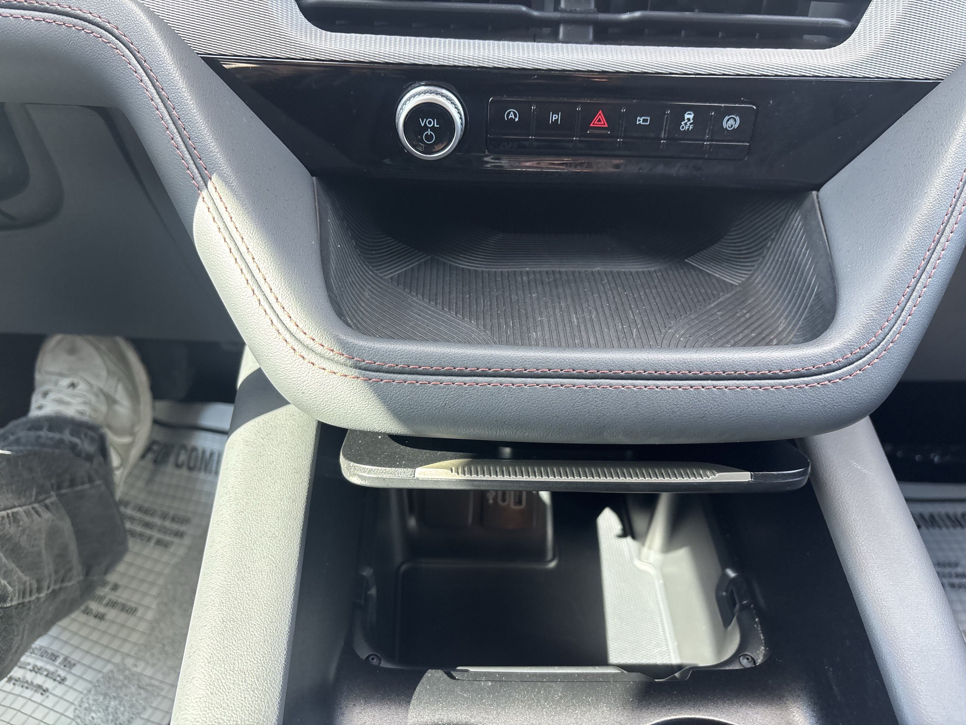 Certified 2025 Ford Explorer Active RWD image 36