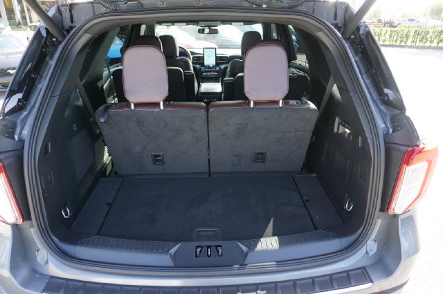 Certified 2023 Ford Explorer Platinum w/ Technology Package AWD/4WD image 27