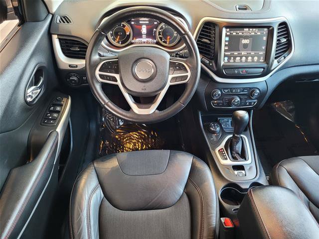 Used 2018 Jeep Cherokee Trailhawk w/ Comfort/Convenience Group AWD/4WD image 21