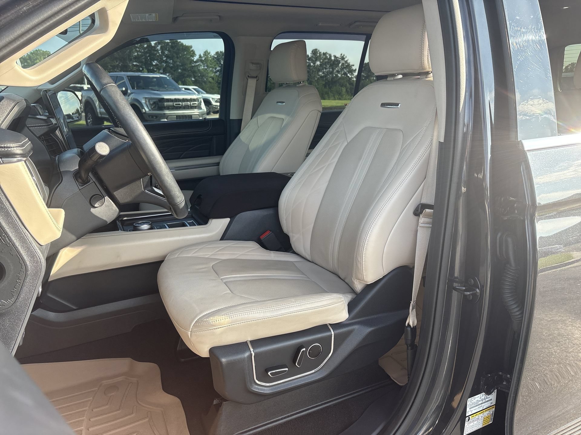 Certified 2024 Ford Expedition Platinum RWD image 19