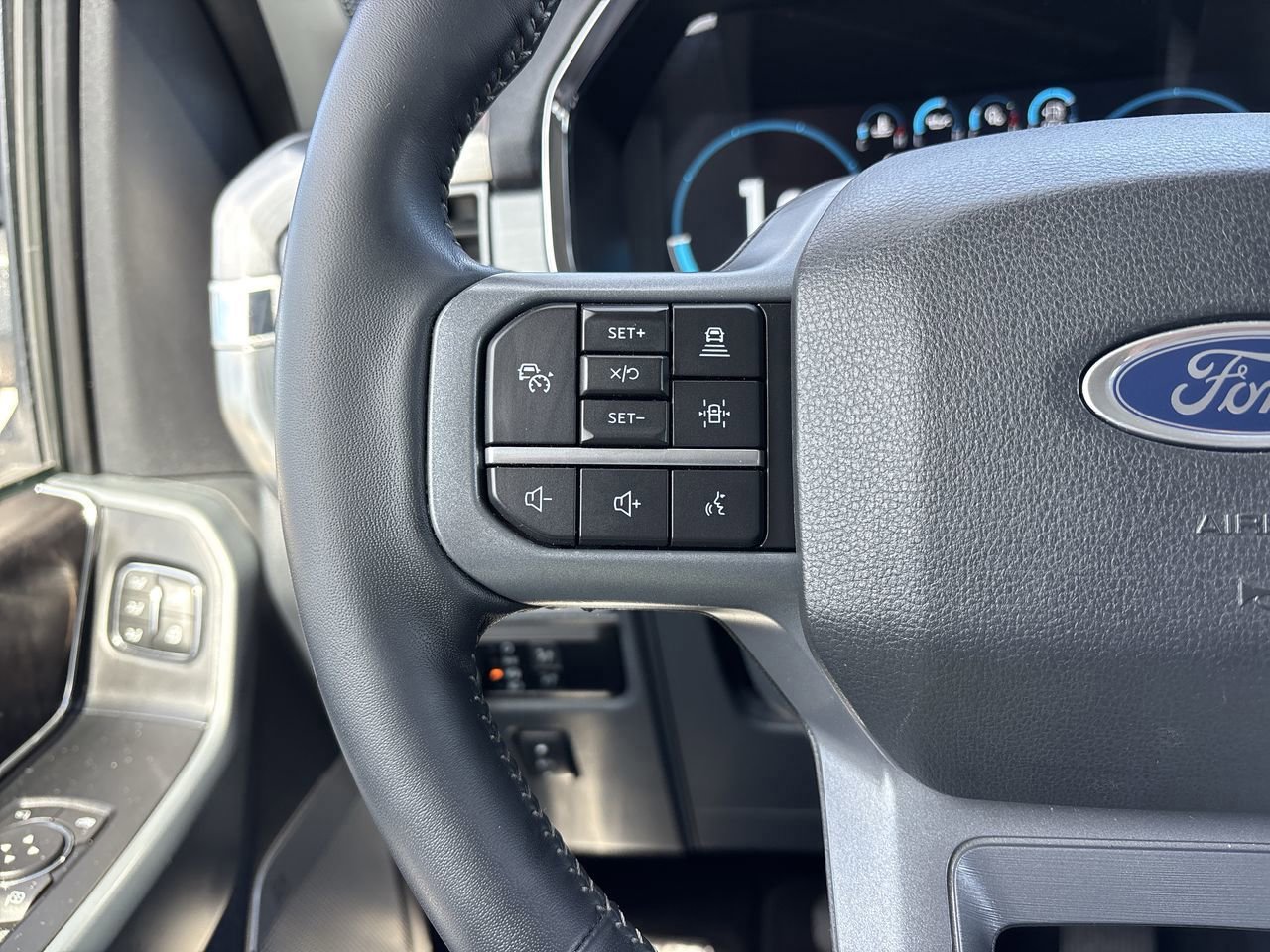 Certified 2023 Ford F150 Lariat w/ Equipment Group 502A High image 34