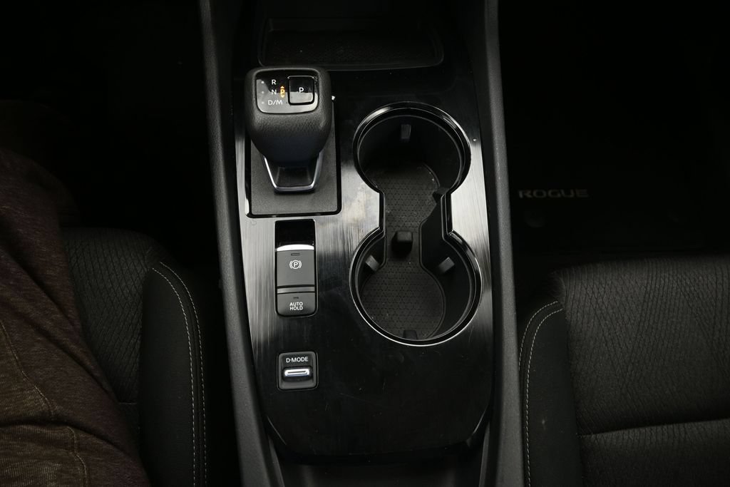 Used 2025 Nissan Rogue SV FWD image 32