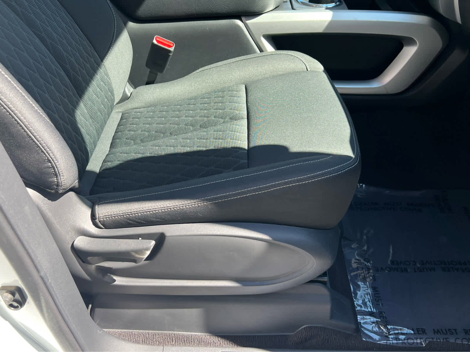 Used 2017 Nissan Titan SV image 19