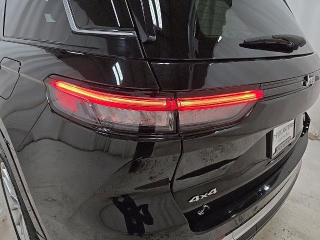 Used 2023 Jeep Grand Cherokee Summit w/ Luxury Tech Group V image 34