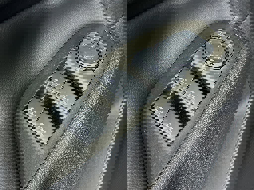 Used 2023 Chevrolet Equinox LT image 28