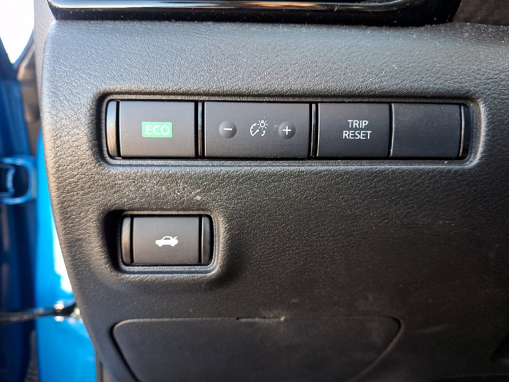 Used 2025 Nissan Sentra SV FWD image 25