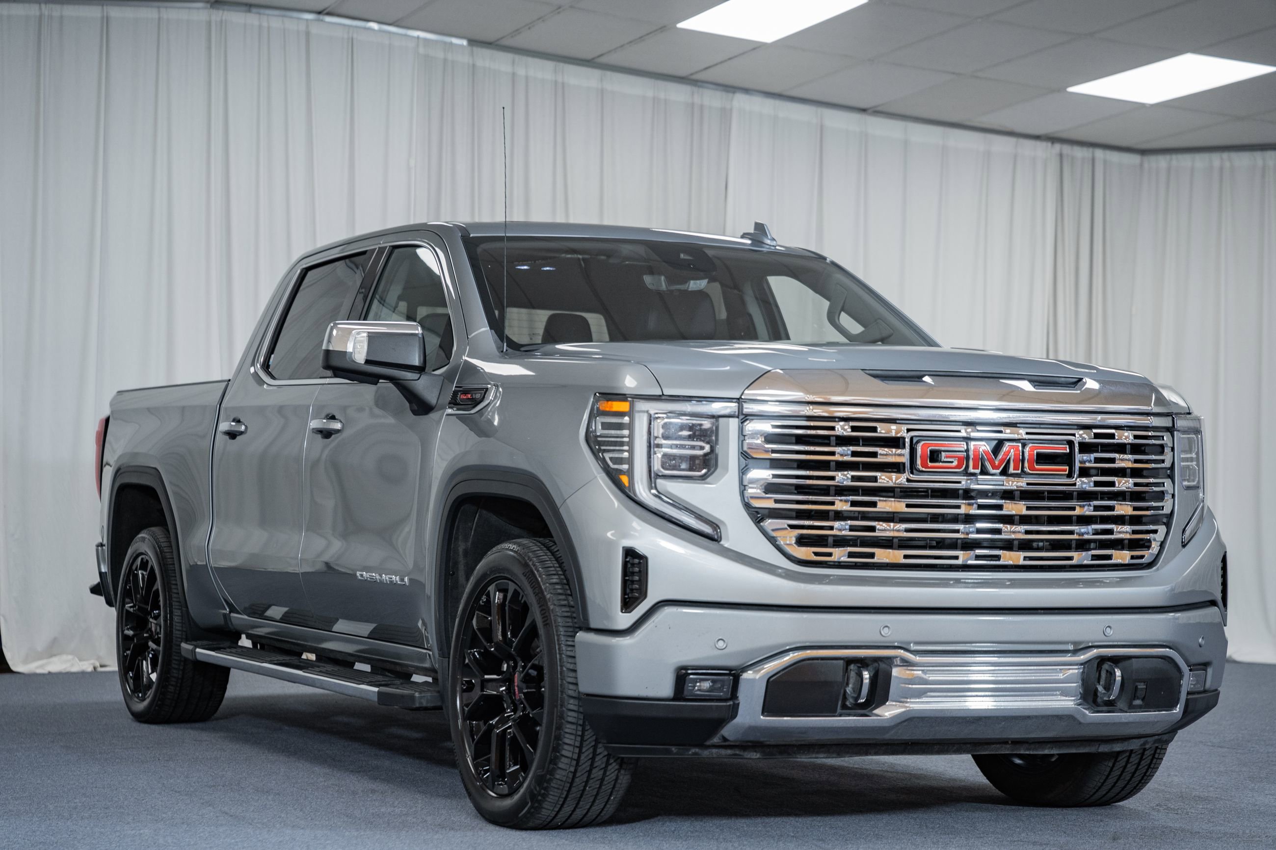 Used 2024 GMC Sierra 1500 Denali w/ Technology Package image 1