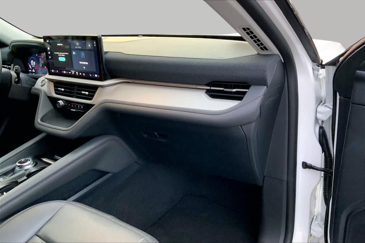 Certified 2025 Ford Explorer Active w/ Active Comfort Package RWD image 18