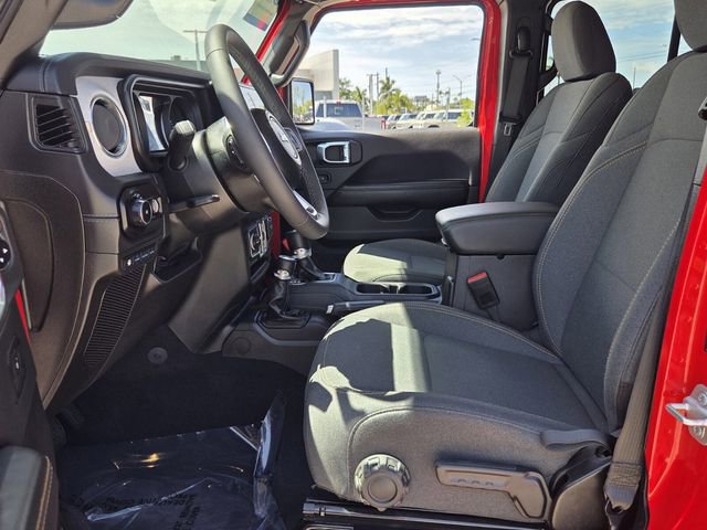 Used 2025 Jeep Wrangler Unlimited Sahara AWD/4WD image 15