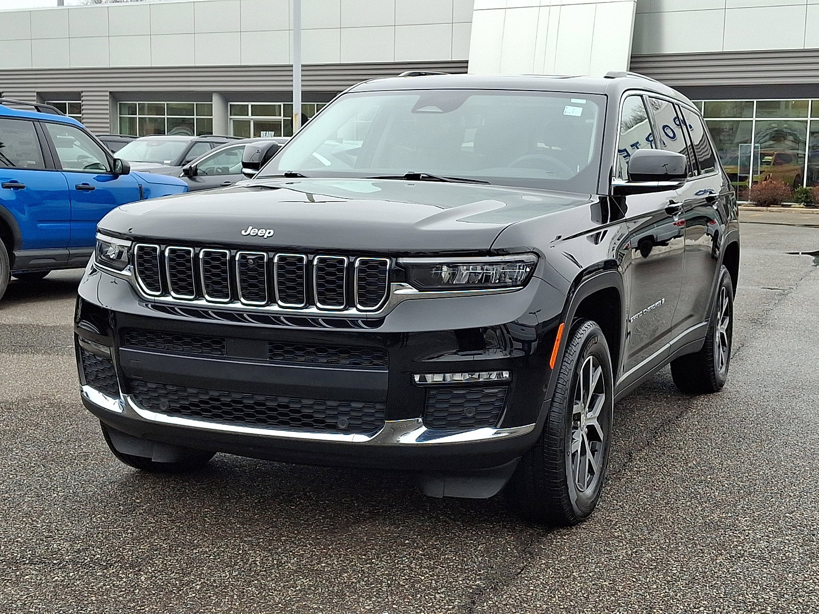 Used 2023 Jeep Grand Cherokee L Limited w/ Luxury Tech Group II image 4