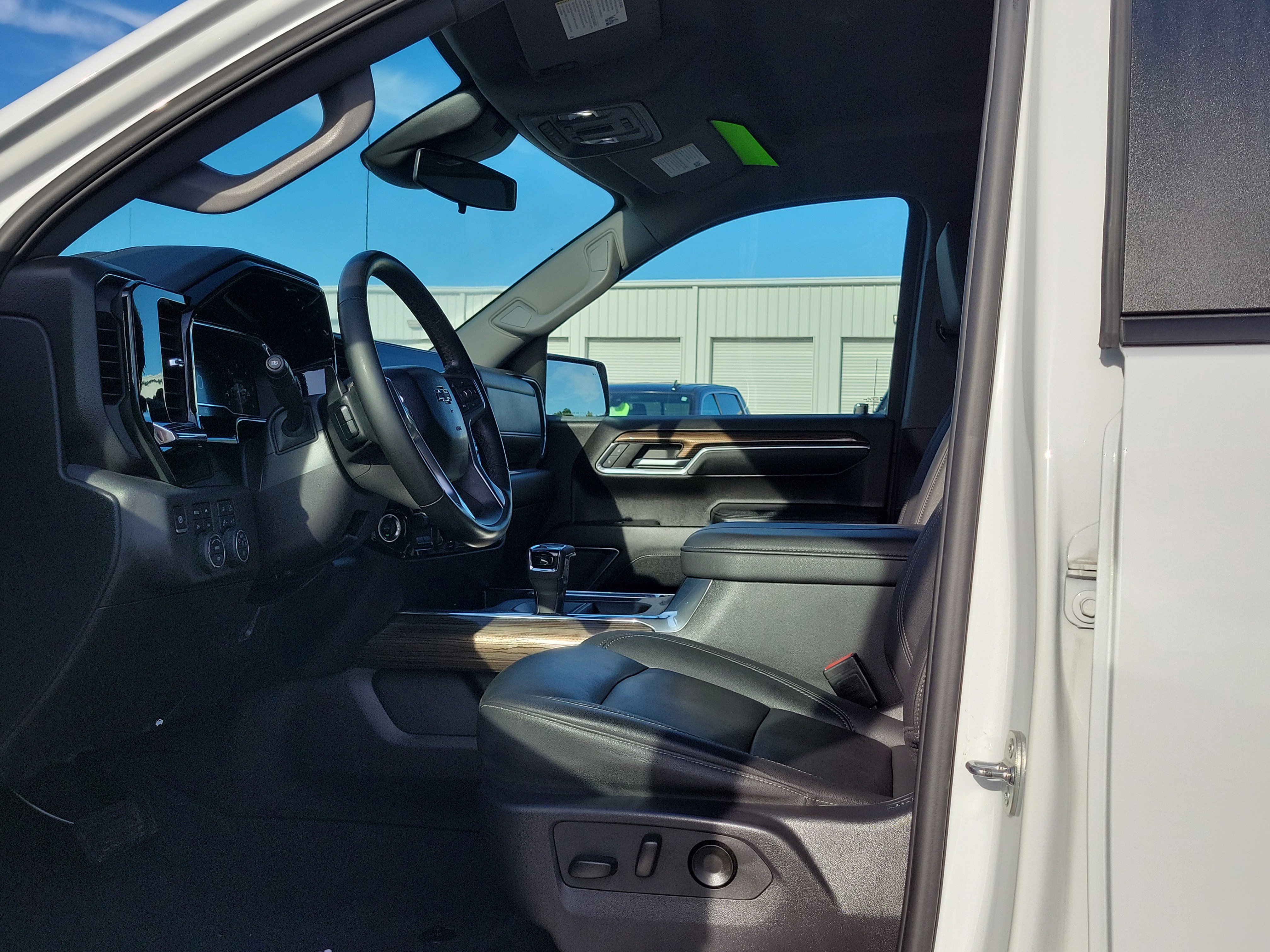 Used 2024 Chevrolet Silverado 1500 LT Trail Boss w/ LT Trail Boss Premium Package image 18