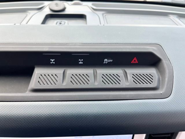 Certified 2025 Ford Bronco Heritage Edition AWD/4WD image 32